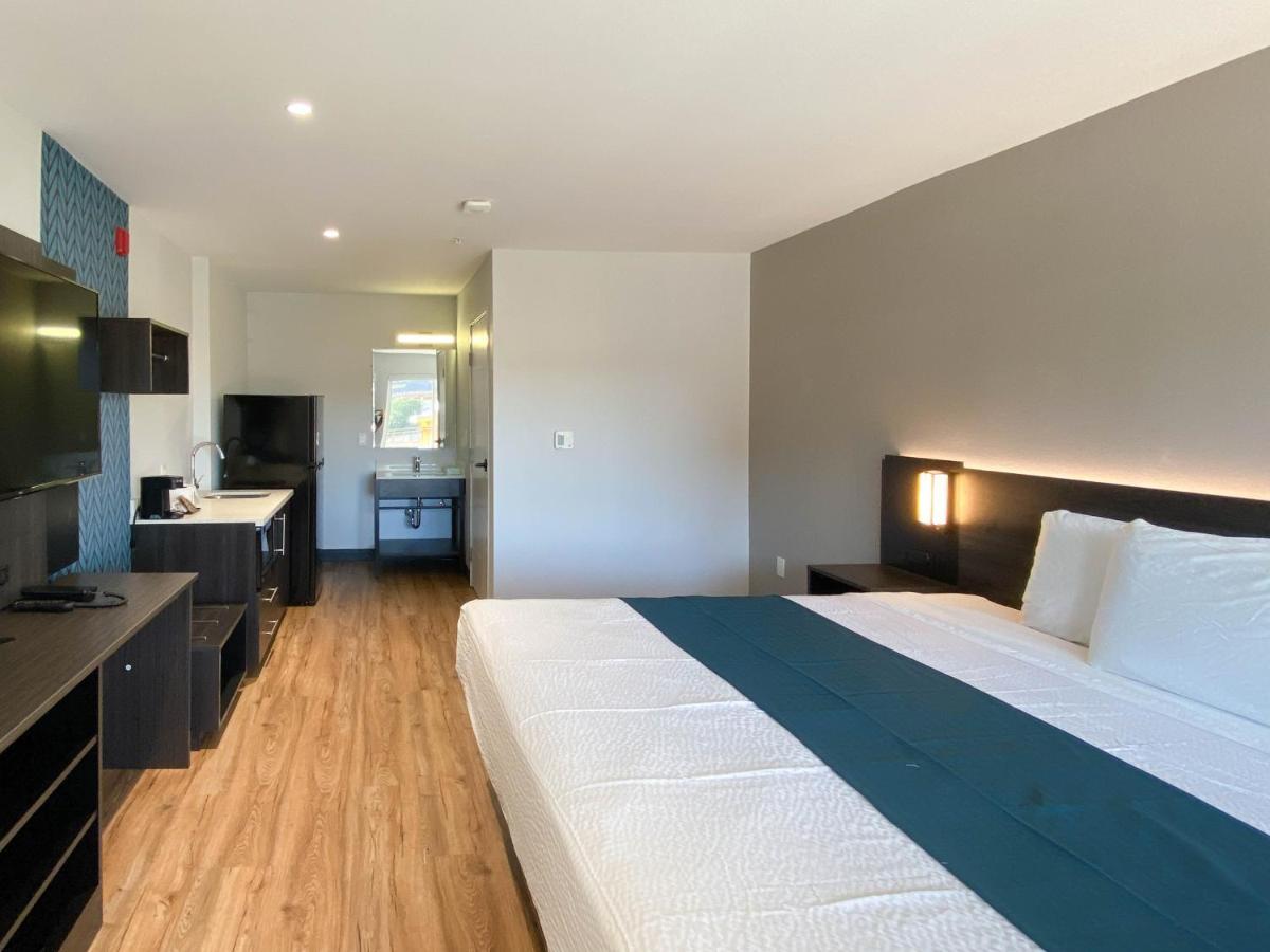 Studio 6 Suites Stockton, Ca Waterfront Exterior photo