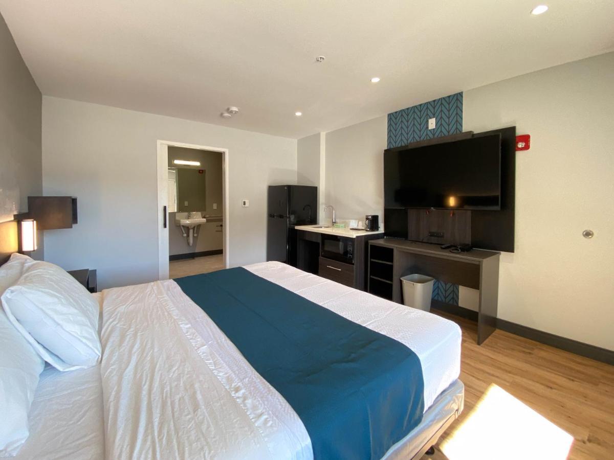 Studio 6 Suites Stockton, Ca Waterfront Exterior photo