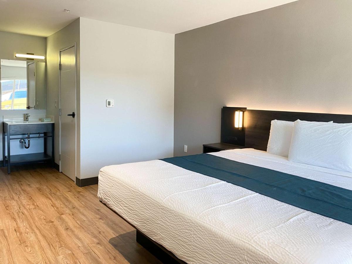 Studio 6 Suites Stockton, Ca Waterfront Exterior photo